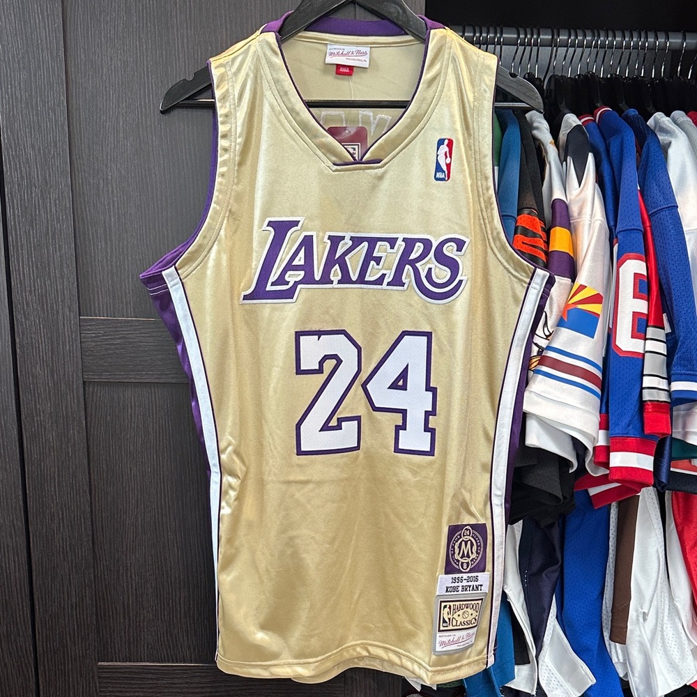 Kobe Bryant Los Angeles Lakers Mitchell & Ness Hall of Fame #24 Authentic Jersey